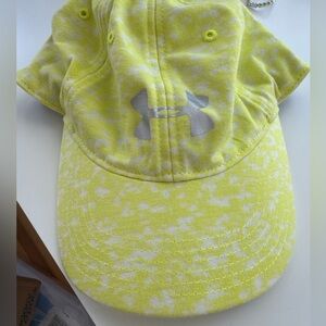 Under Amour Neon Yellow White Print Activewear Sporty Tennis Heat Gear Hat